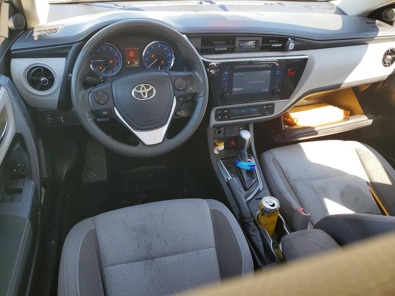 2018 TOYOTA COROLLA LE photo 8