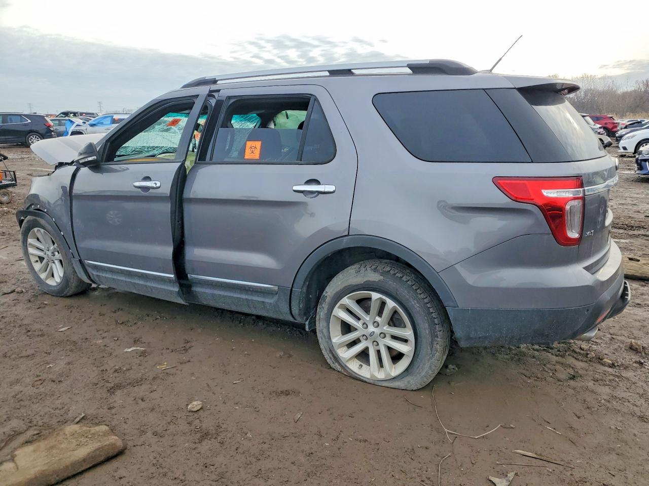 2014 FORD EXPLORER XLT photo 3