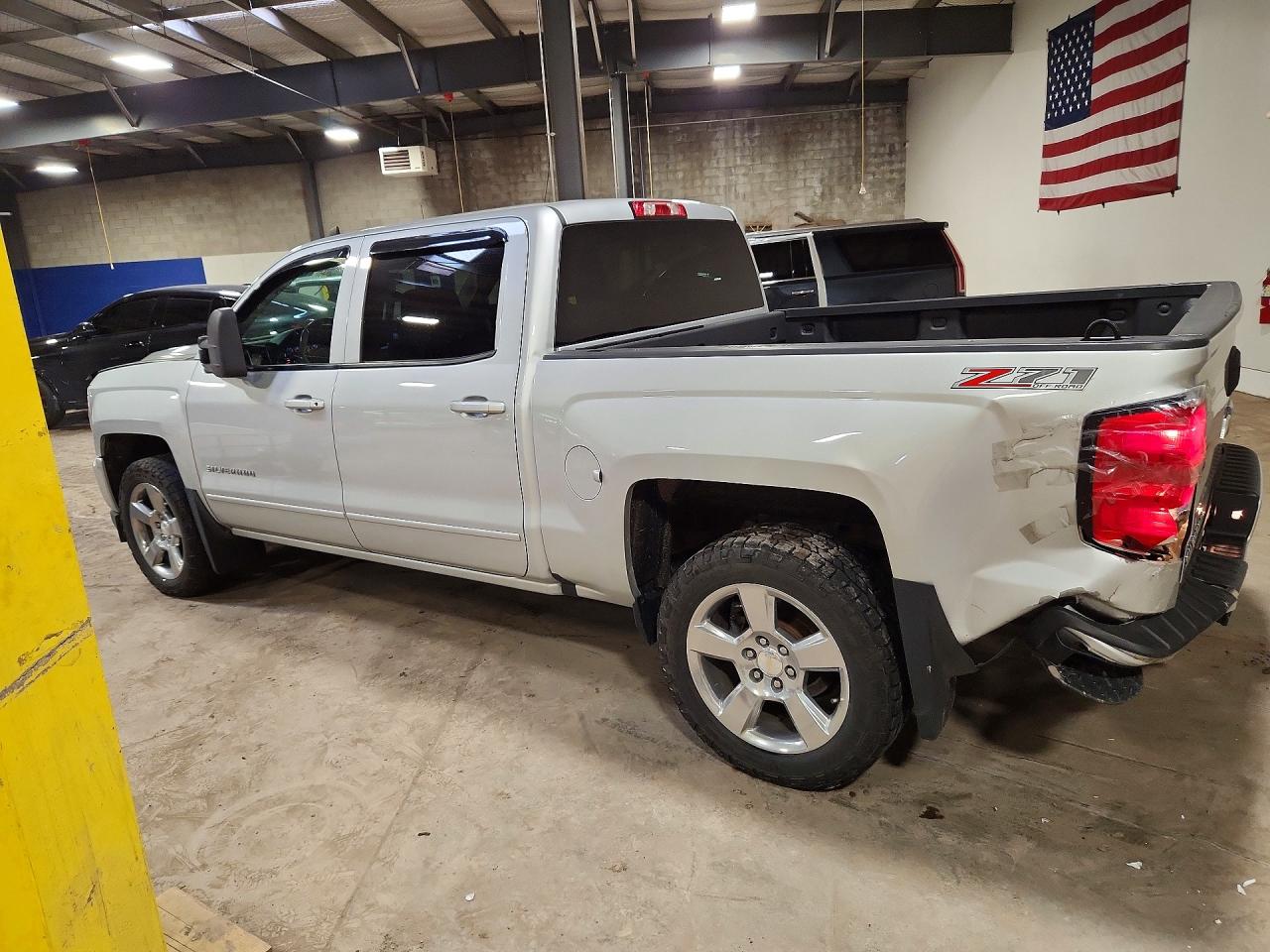 2016 CHEVROLET SILVERADO K1500 LT photo 3