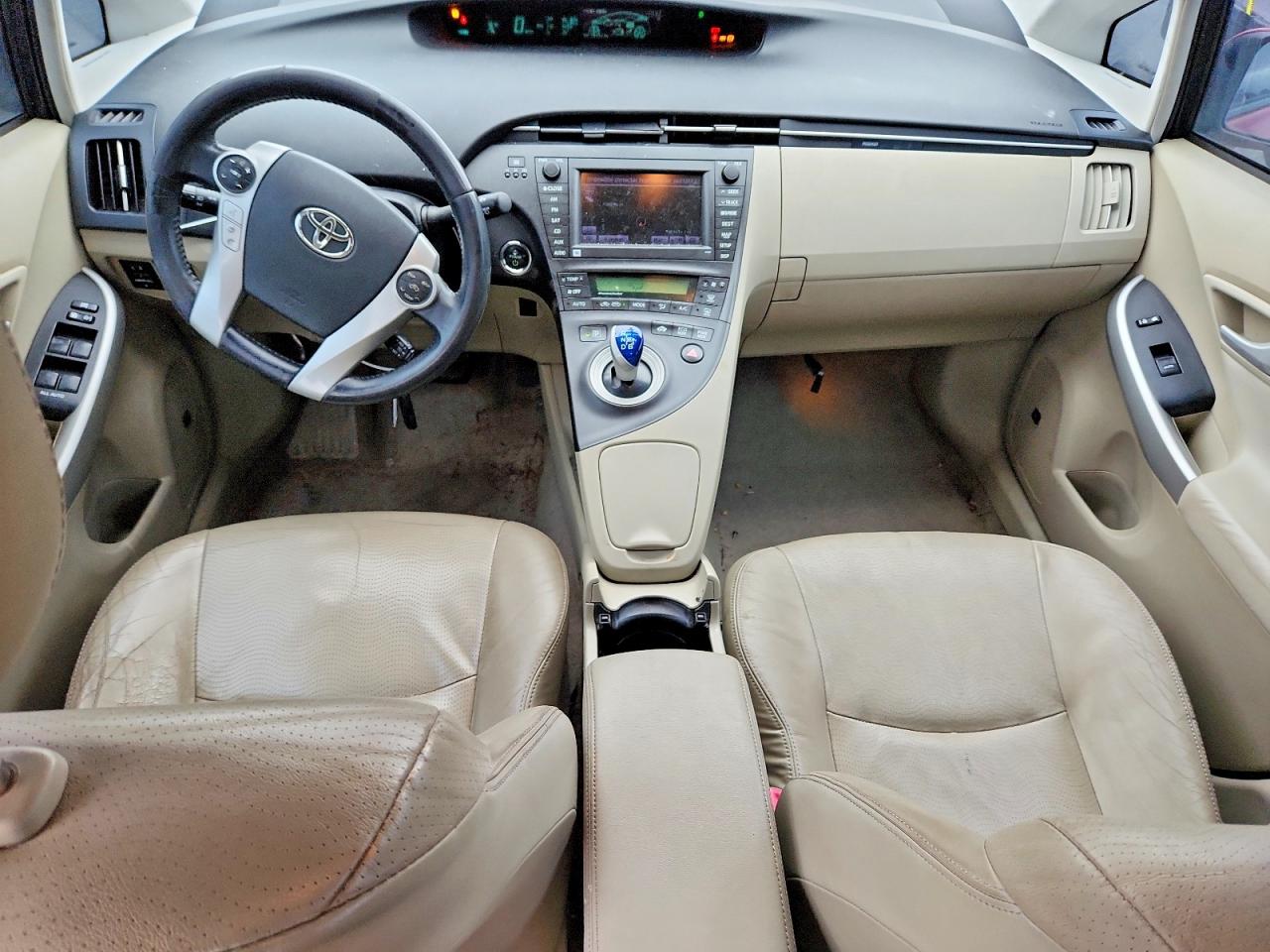 2011 TOYOTA PRIUS FOUR photo 8
