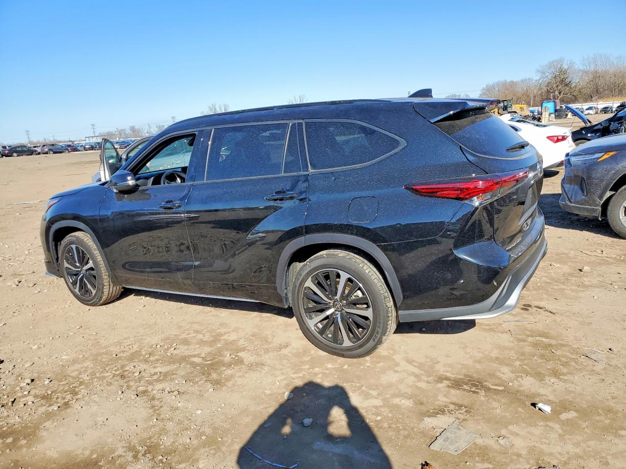 2022 TOYOTA HIGHLANDER XSE photo 3
