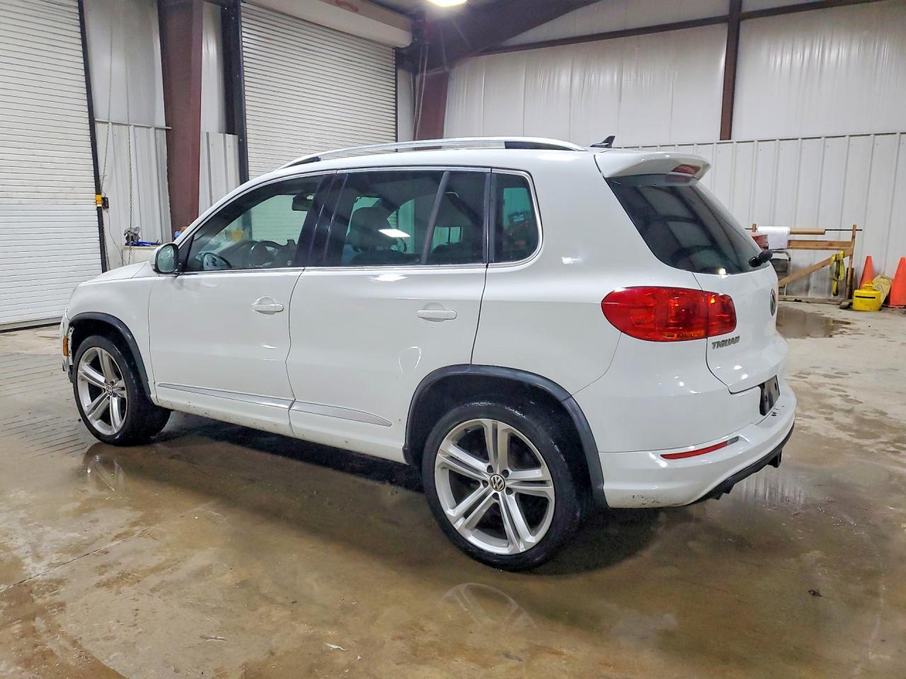 2016 VOLKSWAGEN TIGUAN S photo 3