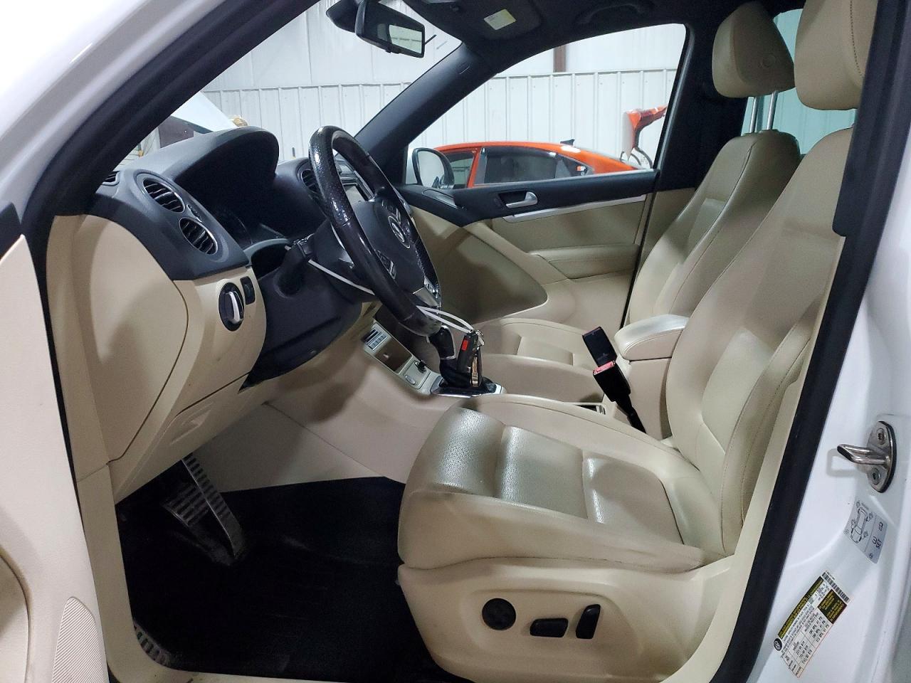 2016 VOLKSWAGEN TIGUAN S photo 13
