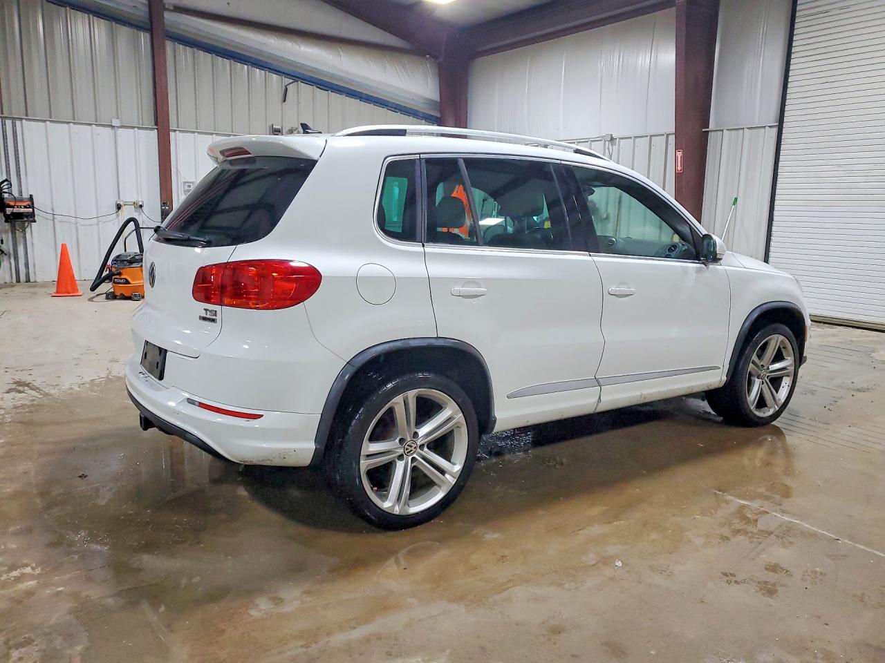 2016 VOLKSWAGEN TIGUAN S photo 5