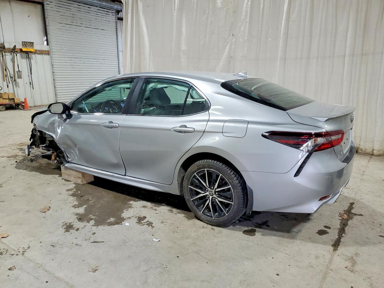 2021 TOYOTA CAMRY SE photo 4