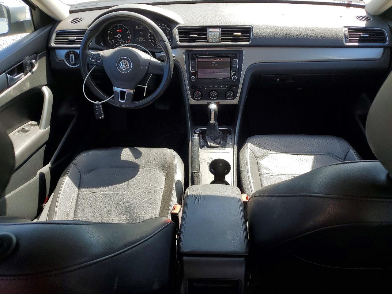 2015 VOLKSWAGEN PASSAT S photo 8