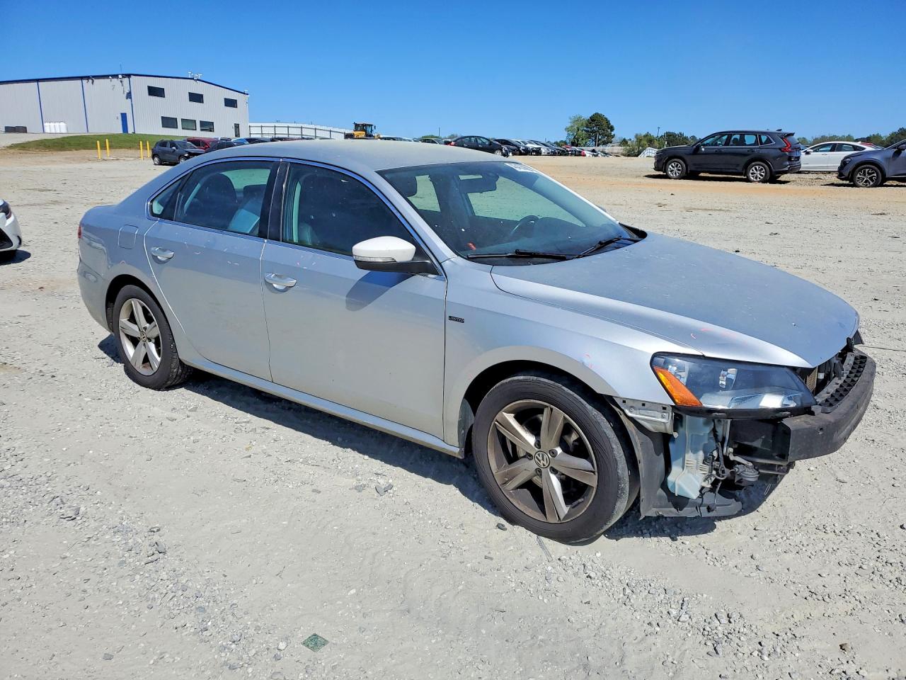 2015 VOLKSWAGEN PASSAT S photo 4