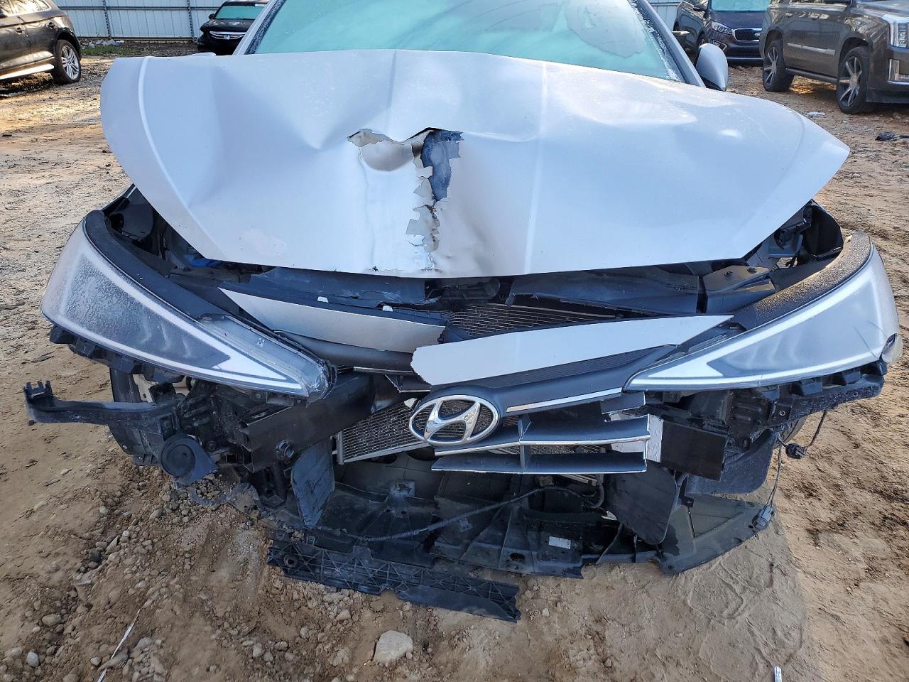 2019 HYUNDAI ELANTRA SE photo 11