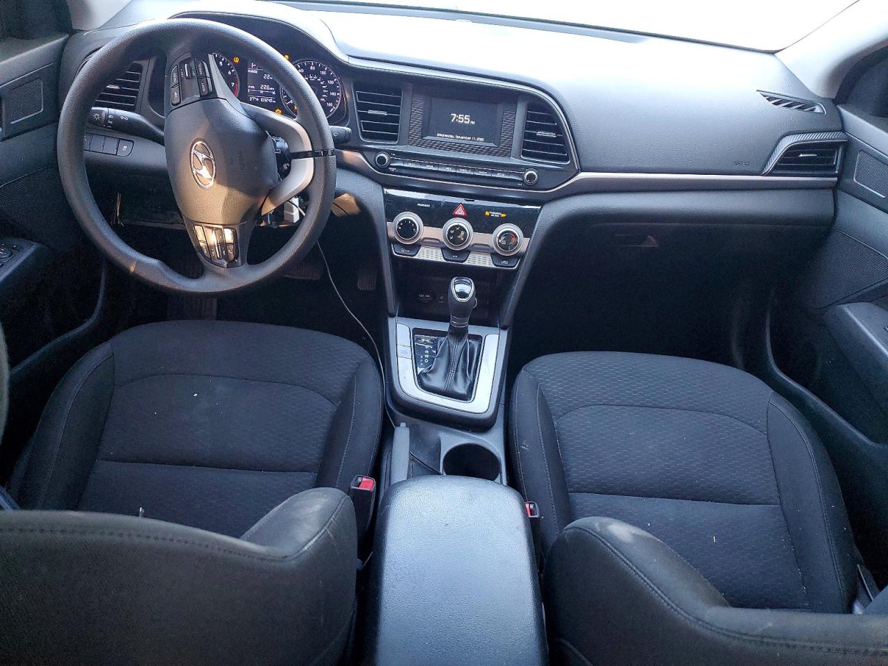 2019 HYUNDAI ELANTRA SE photo 8