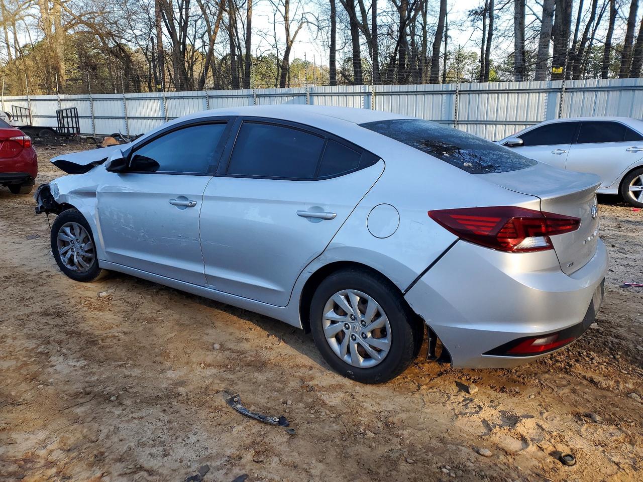 2019 HYUNDAI ELANTRA SE photo 2