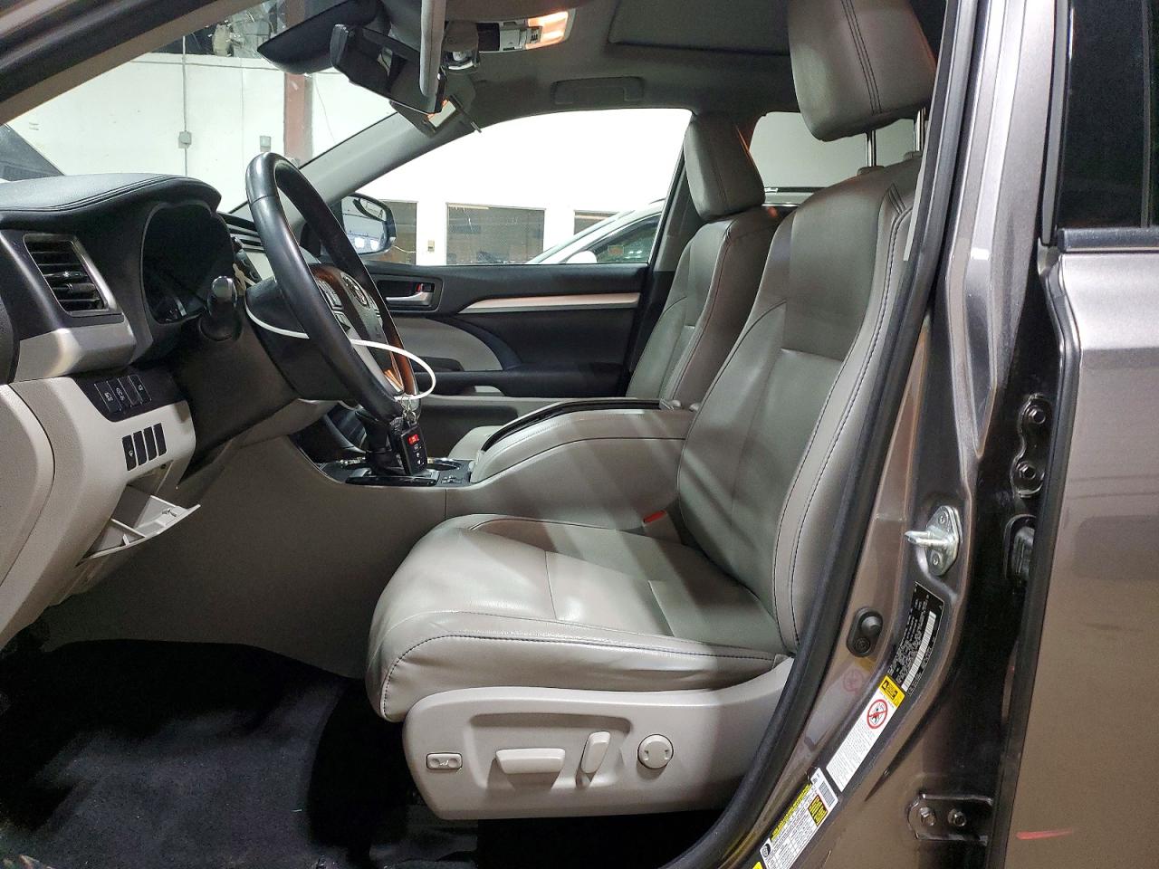 2018 TOYOTA HIGHLANDER XLE photo 13