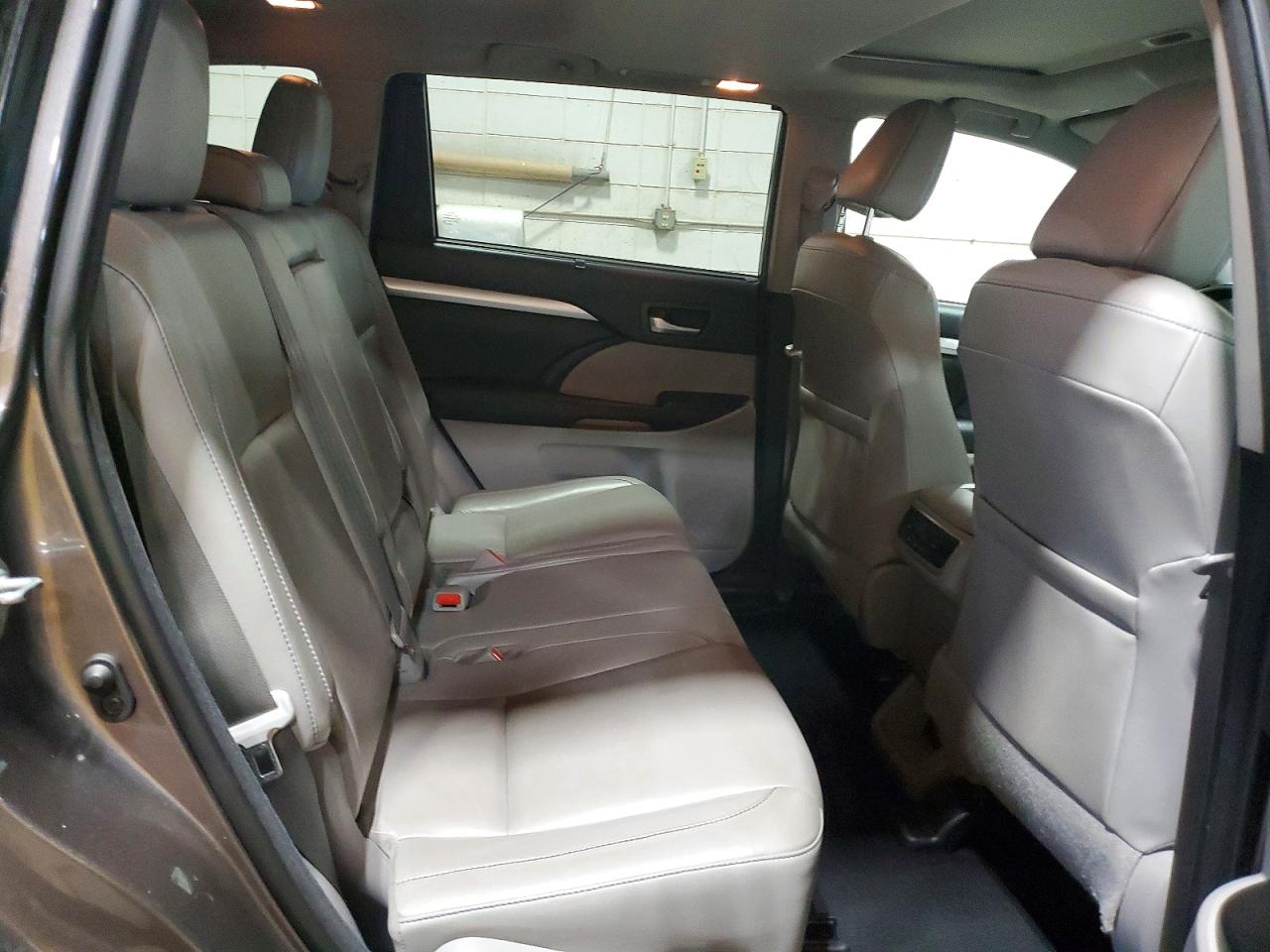 2018 TOYOTA HIGHLANDER XLE photo 21