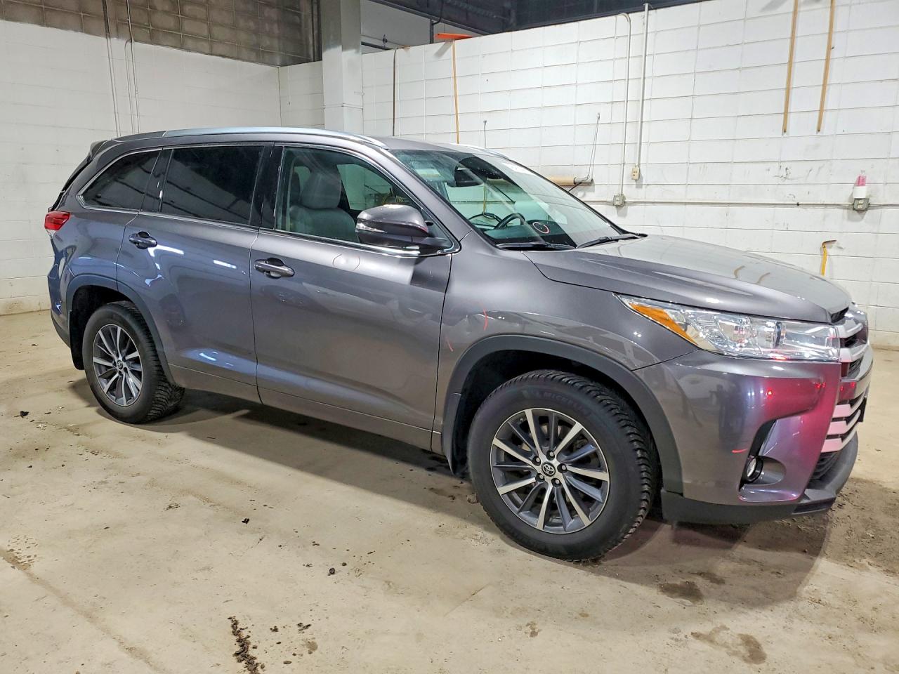 2018 TOYOTA HIGHLANDER XLE photo 7