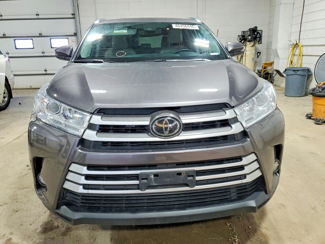 2018 TOYOTA HIGHLANDER XLE photo 9