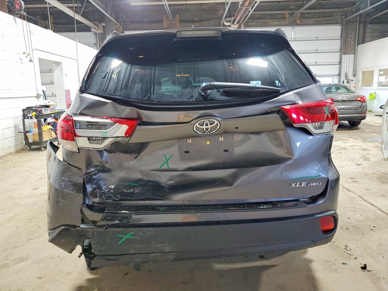 2018 TOYOTA HIGHLANDER XLE photo 11
