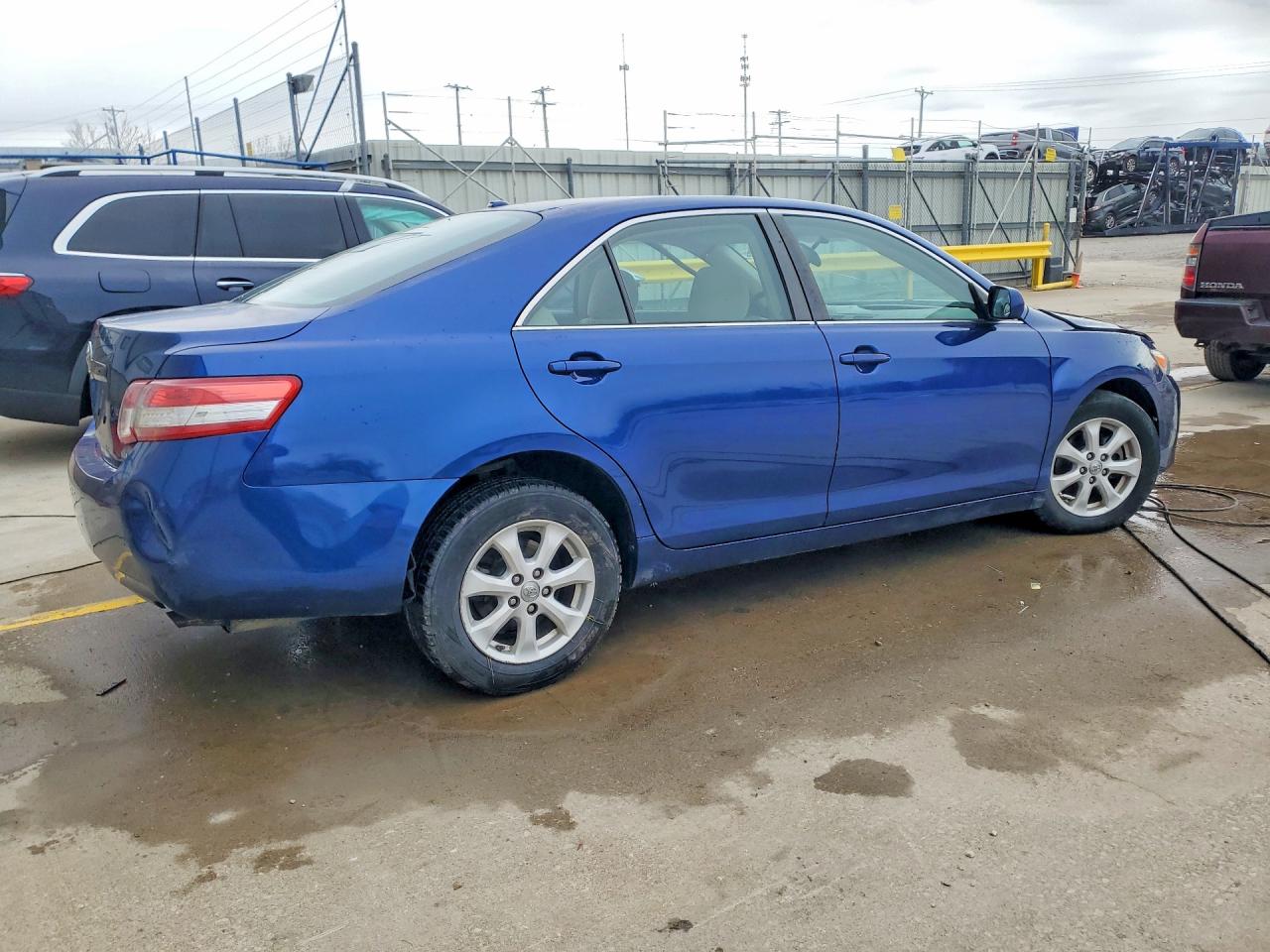 2010 TOYOTA CAMRY LE photo 5