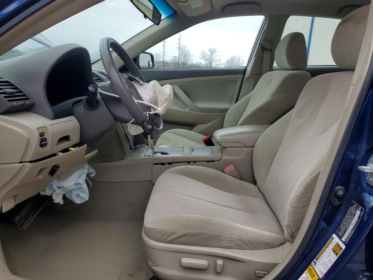 2010 TOYOTA CAMRY LE photo 13