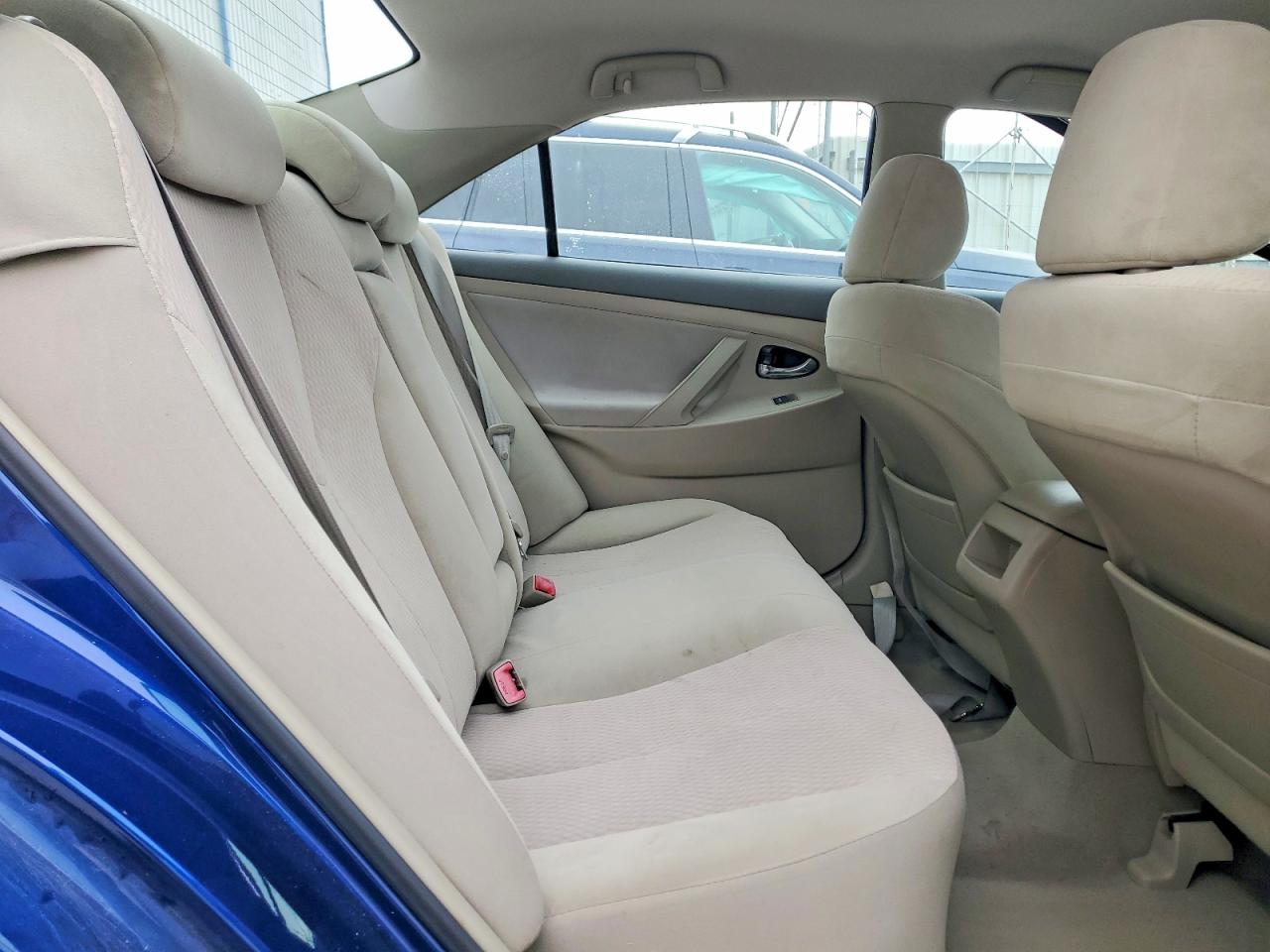 2010 TOYOTA CAMRY LE photo 19