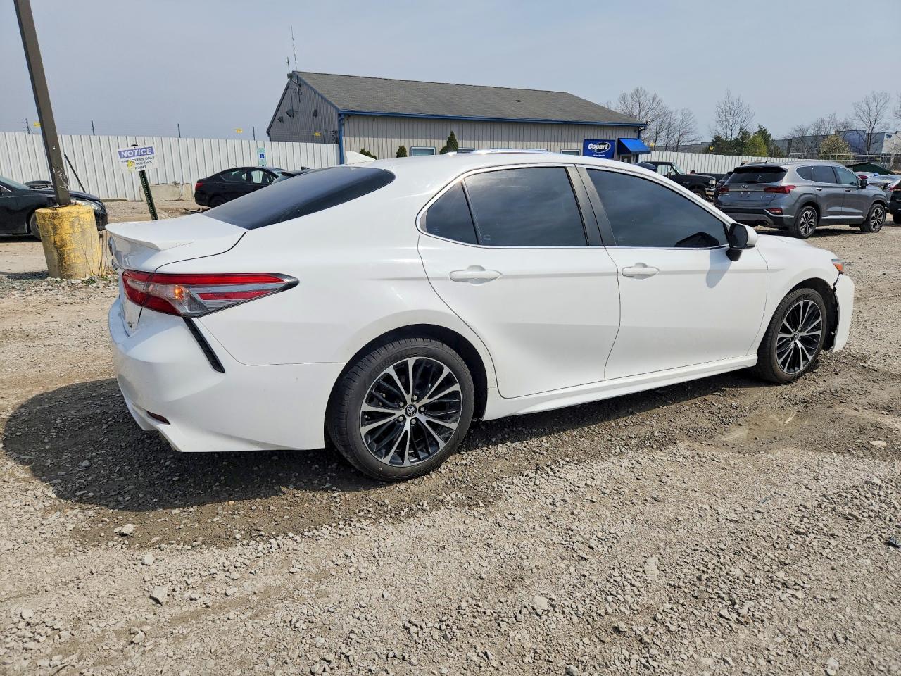 2019 TOYOTA CAMRY SE photo 5