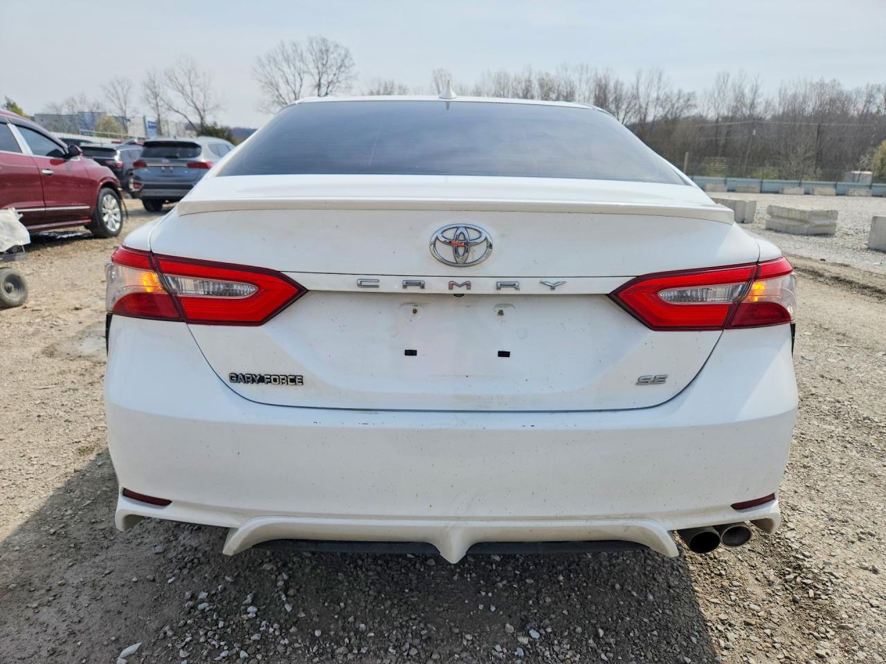 2019 TOYOTA CAMRY SE photo 11