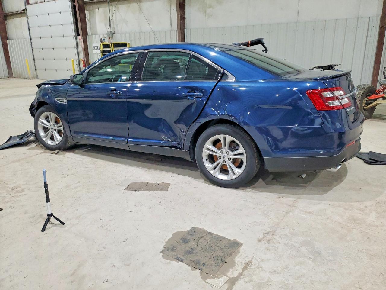 2016 FORD TAURUS SEL photo 3