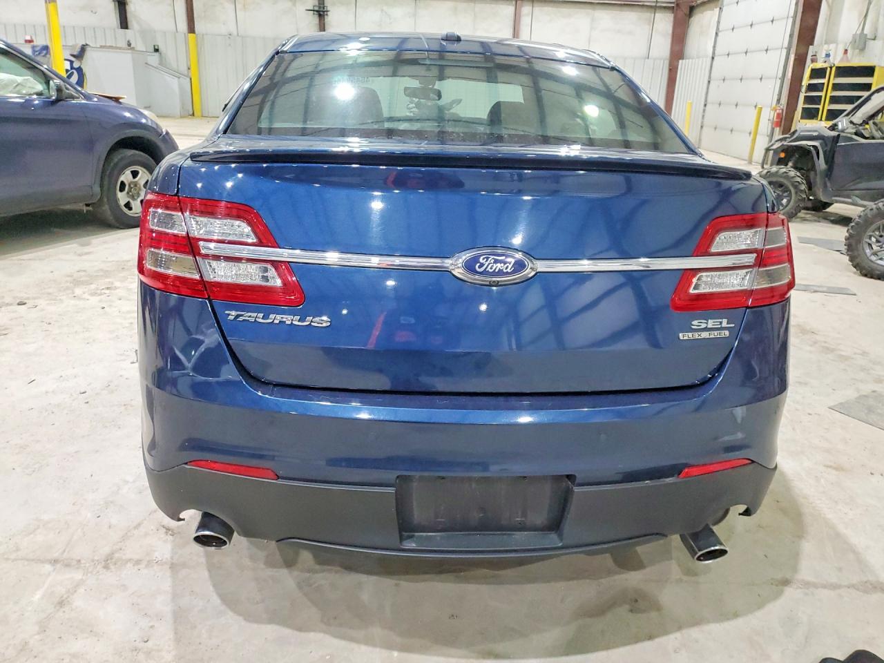 2016 FORD TAURUS SEL photo 11