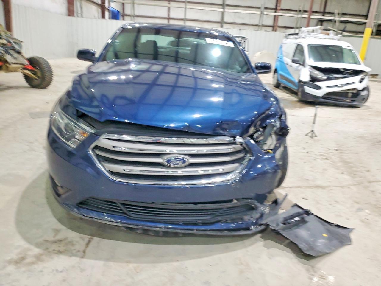 2016 FORD TAURUS SEL photo 9