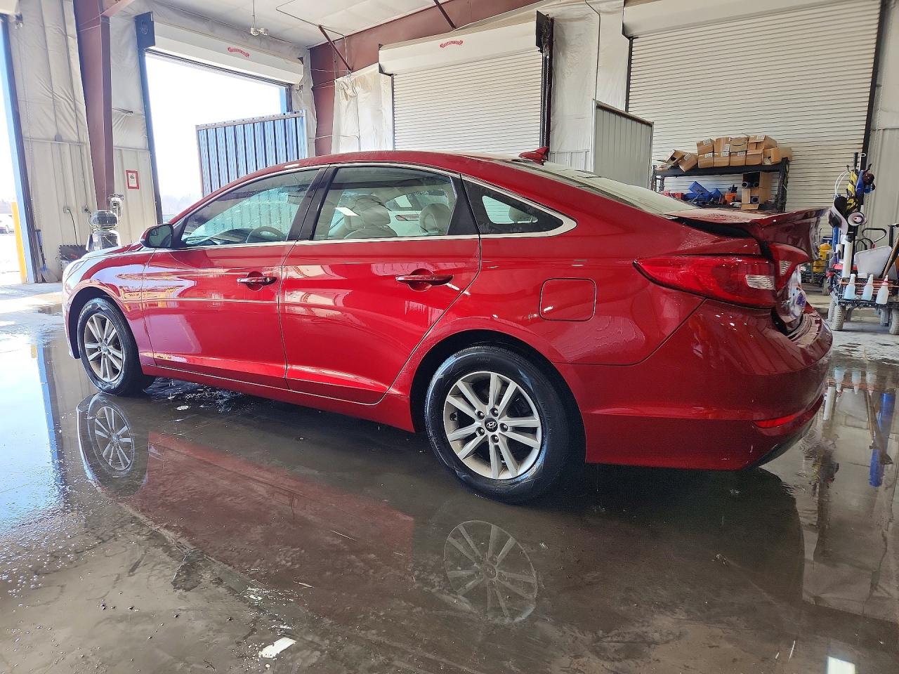 2015 HYUNDAI SONATA SE photo 2