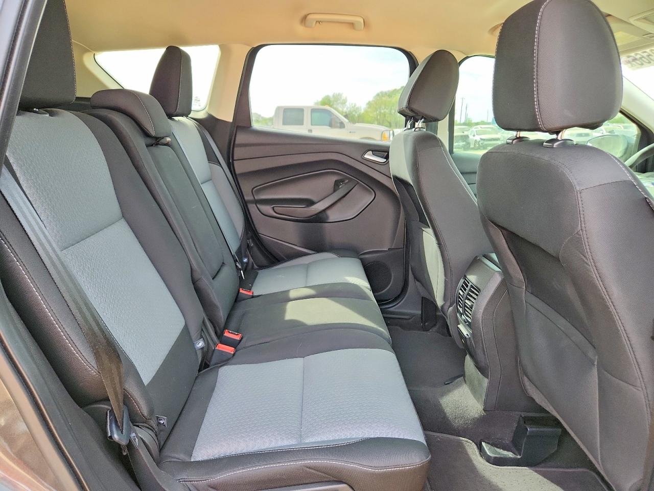 2017 FORD ESCAPE SE photo 11