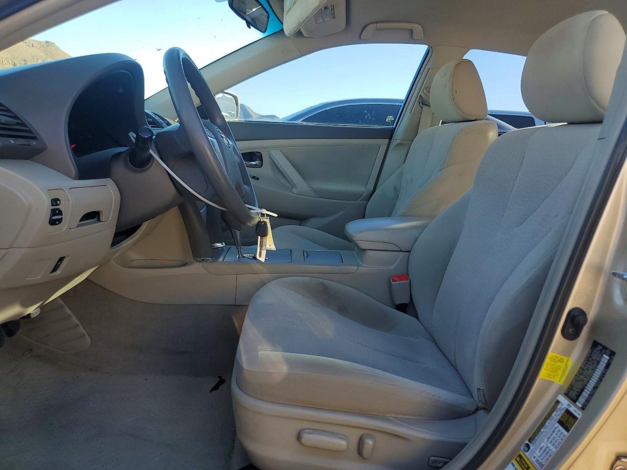 2011 TOYOTA CAMRY LE photo 7