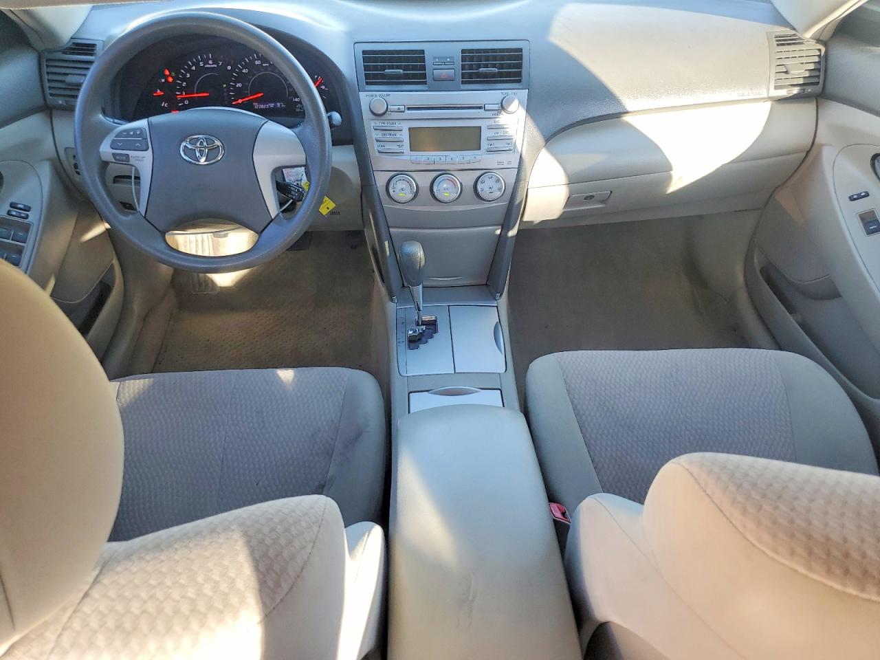 2011 TOYOTA CAMRY LE photo 8