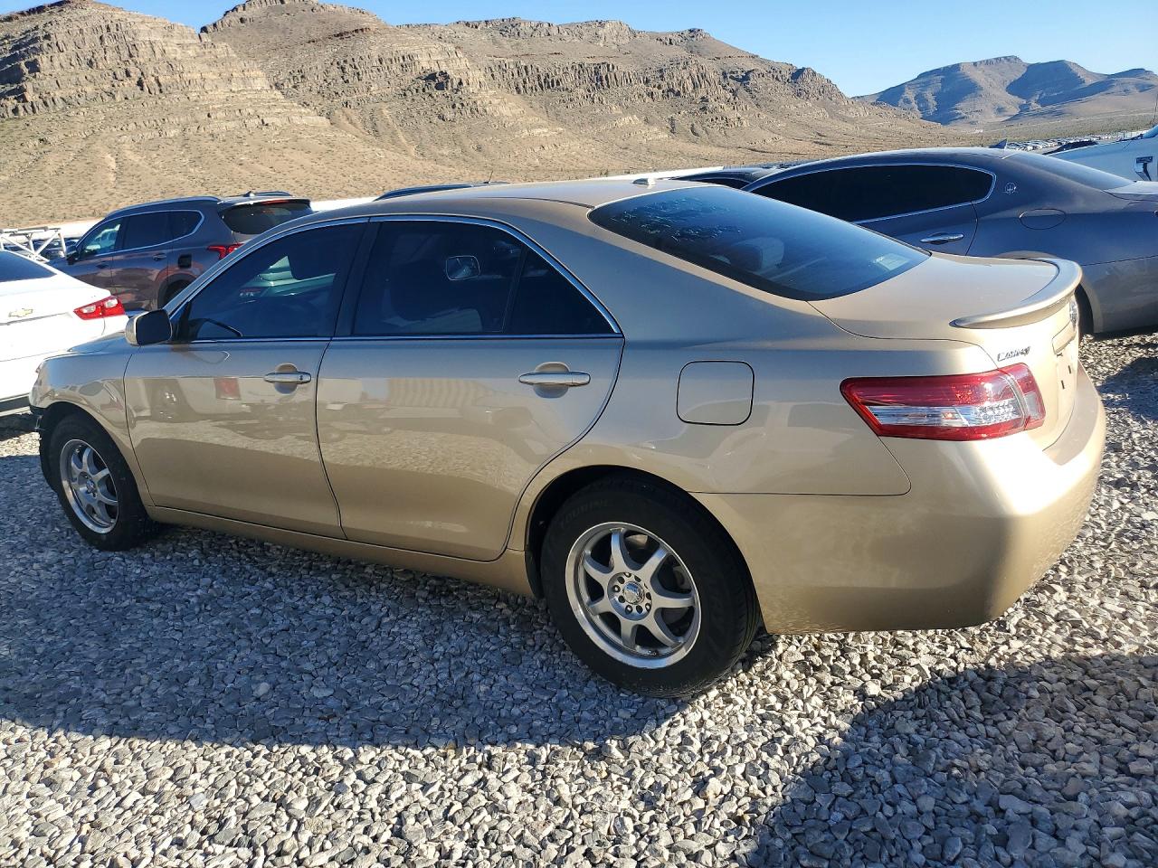 2011 TOYOTA CAMRY LE photo 2