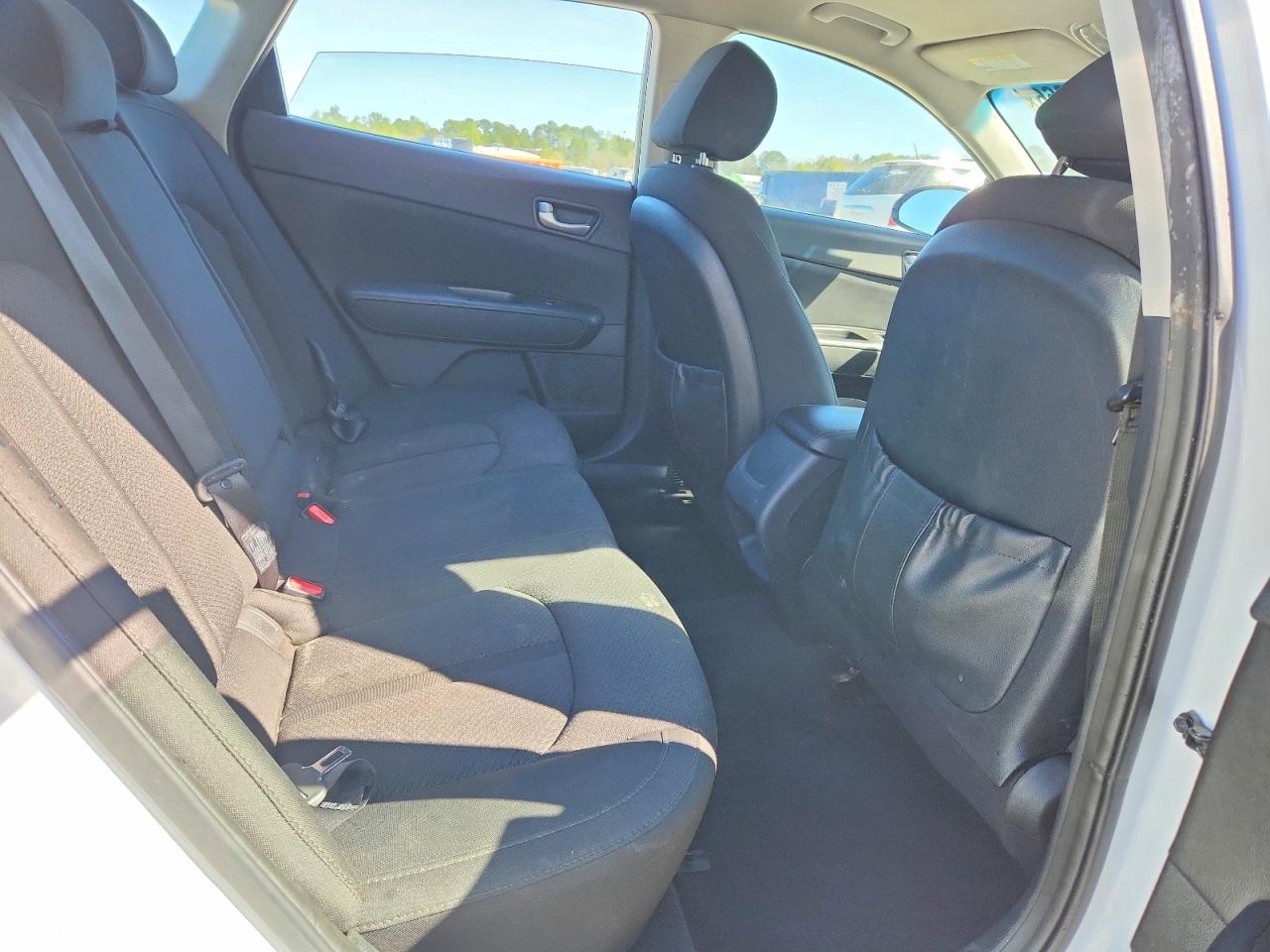 2016 KIA OPTIMA LX photo 19