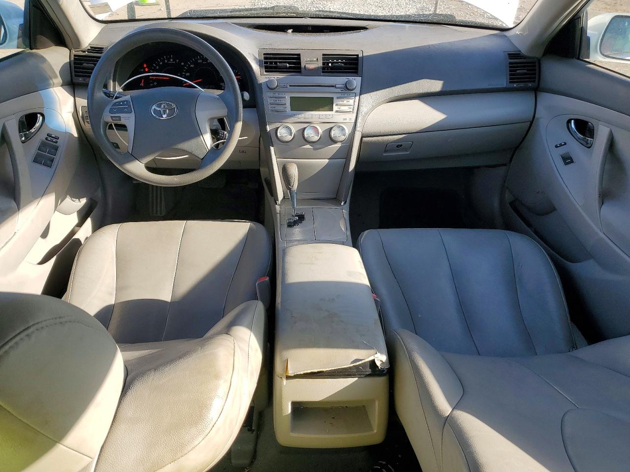 2011 TOYOTA CAMRY LE photo 8