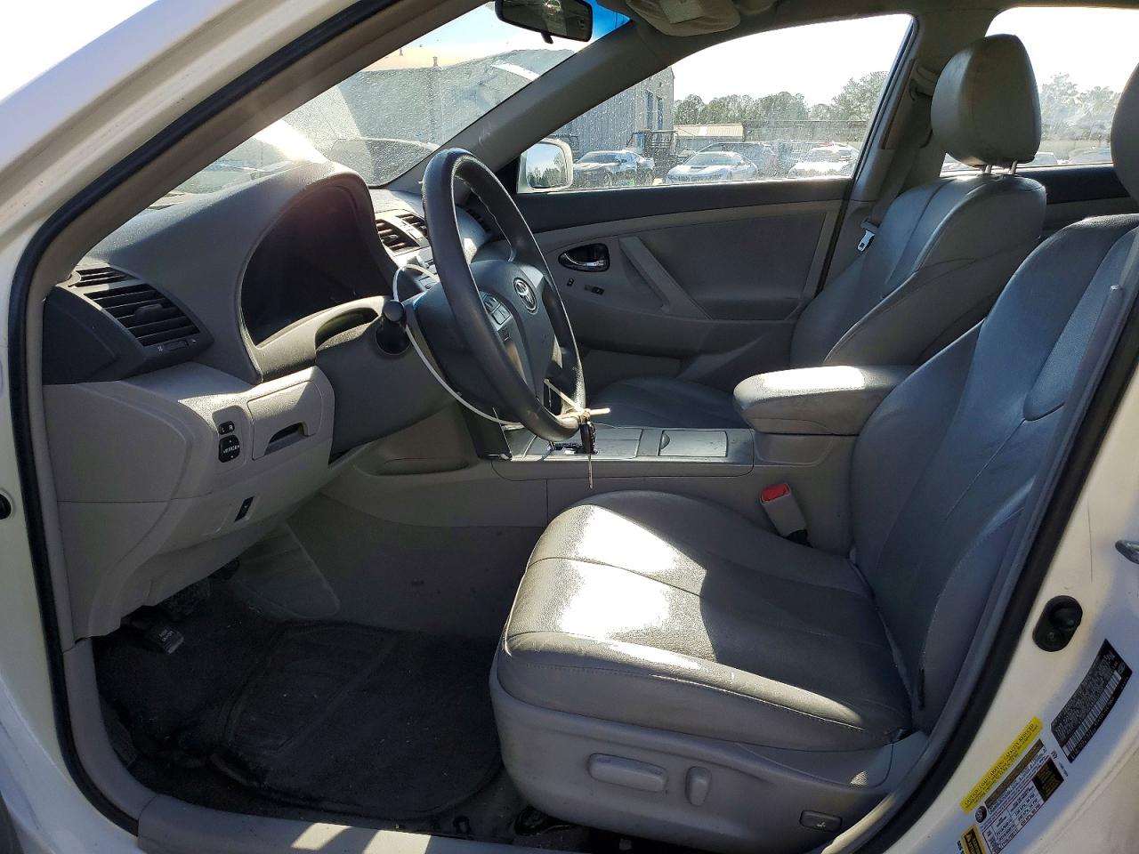 2011 TOYOTA CAMRY LE photo 7