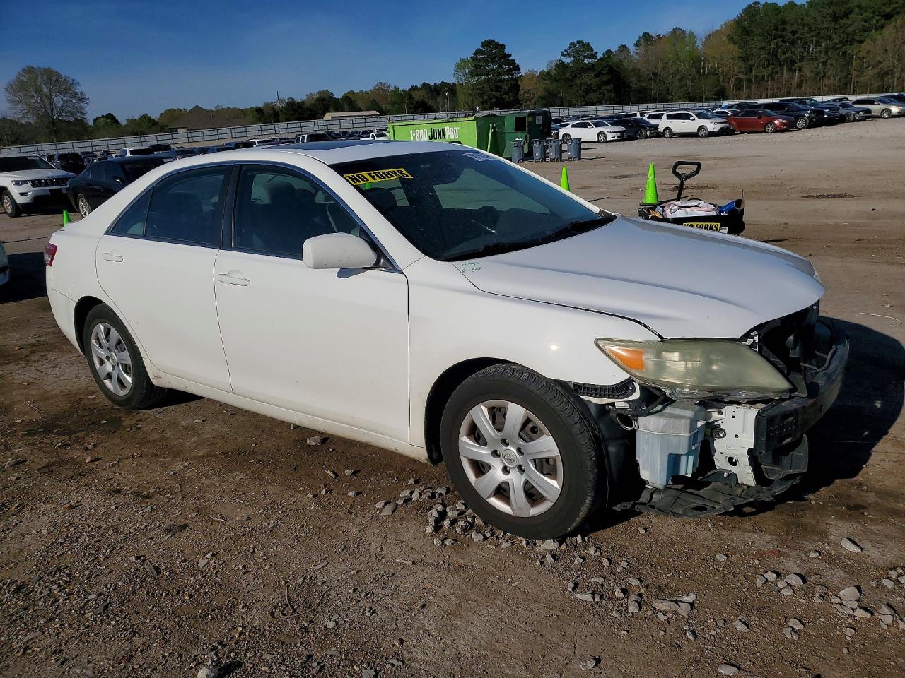 2011 TOYOTA CAMRY LE photo 4
