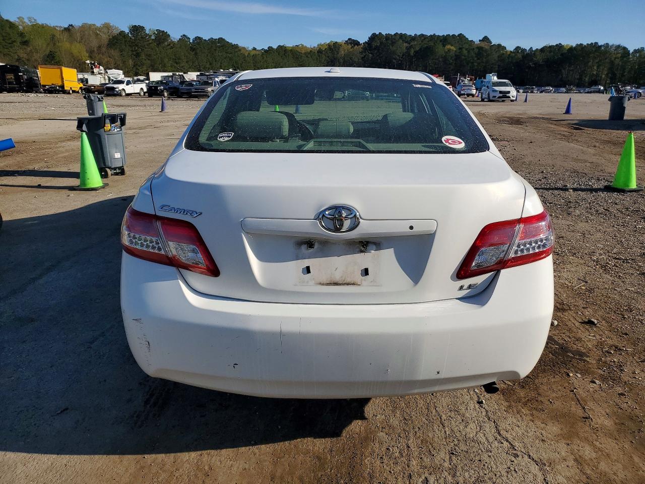 2011 TOYOTA CAMRY LE photo 6