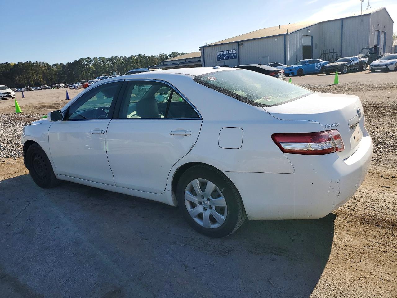 2011 TOYOTA CAMRY LE photo 2