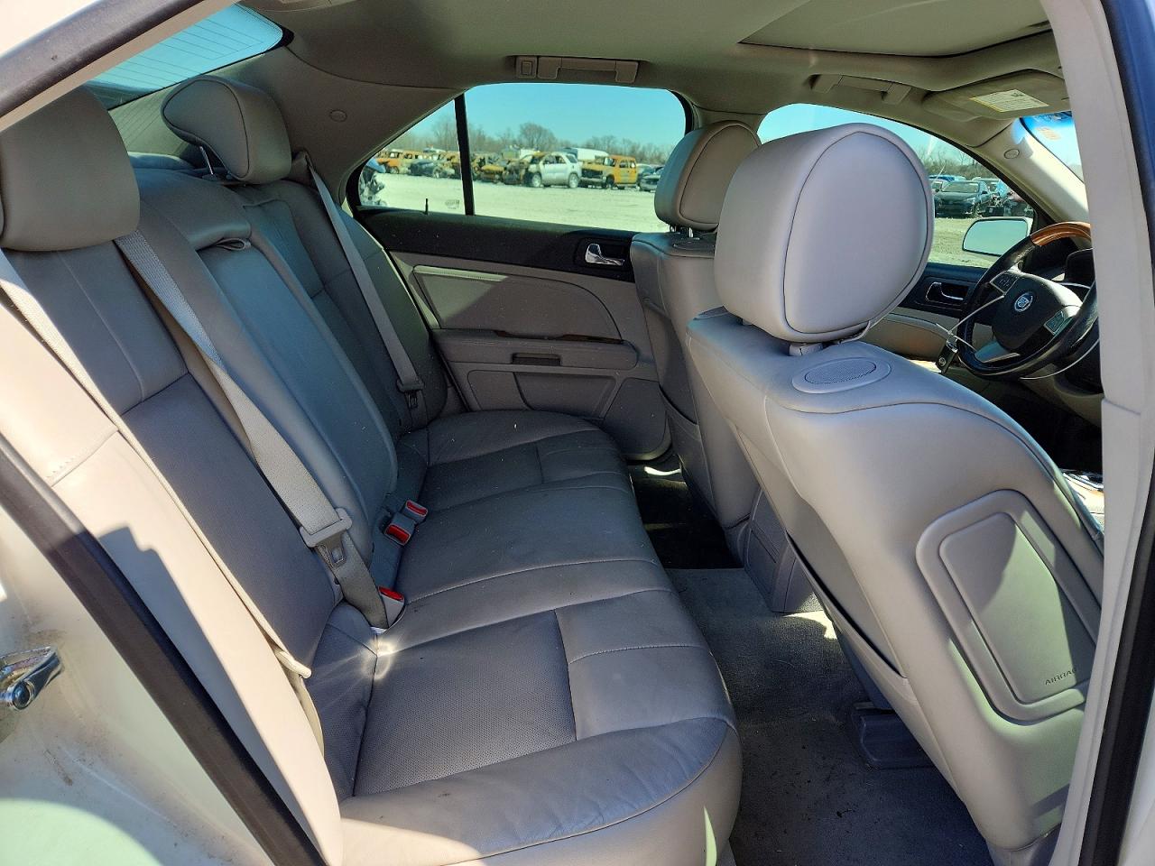 2011 CADILLAC STS LUXURY photo 10
