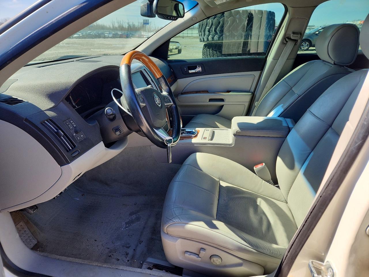 2011 CADILLAC STS LUXURY photo 7