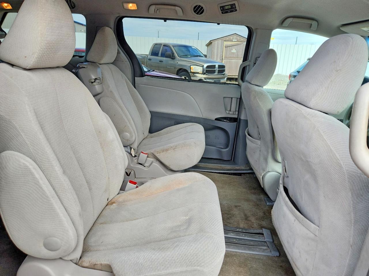 2014 TOYOTA SIENNA LE 8-PASSENGER photo 21