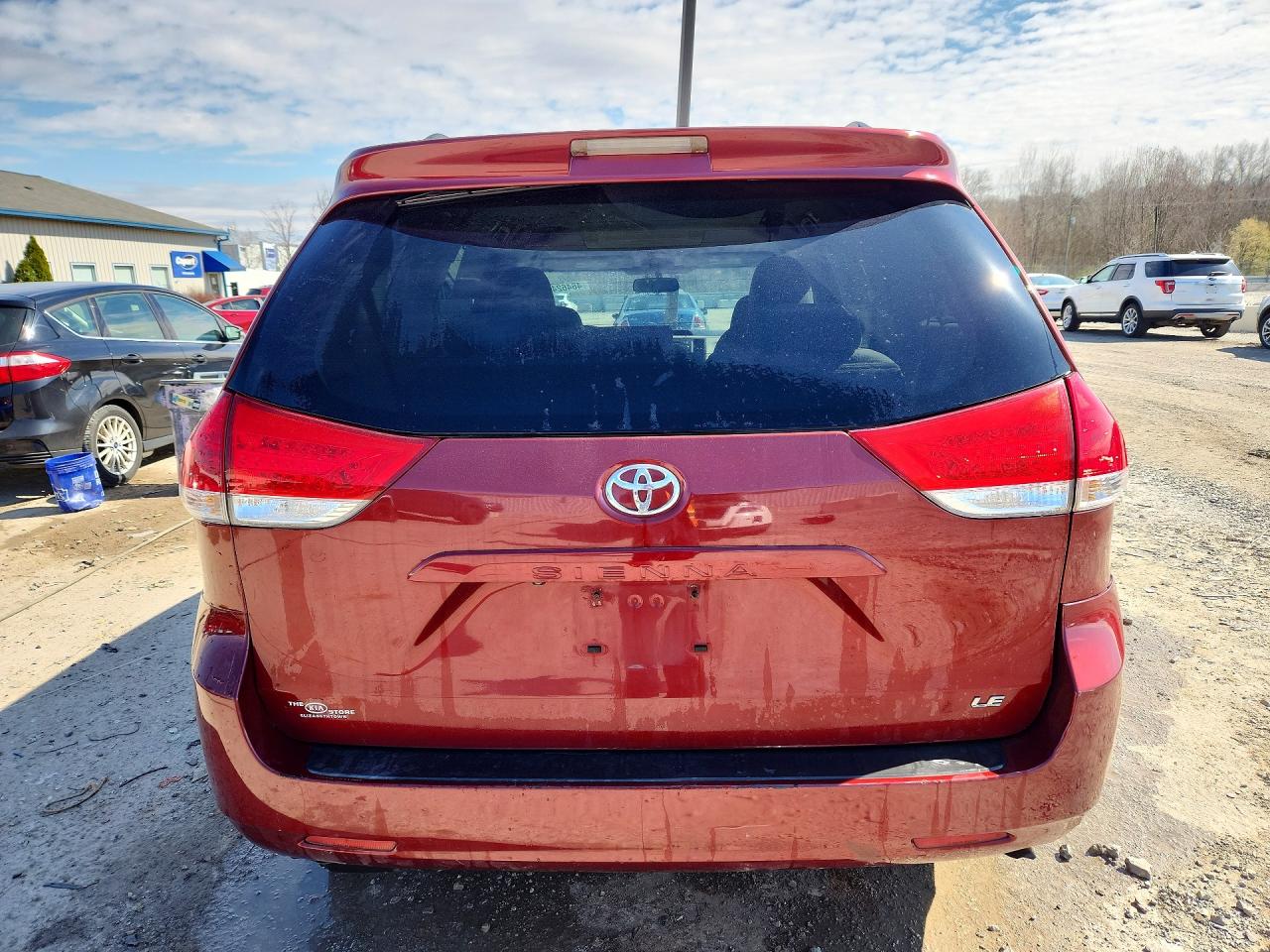 2014 TOYOTA SIENNA LE 8-PASSENGER photo 11