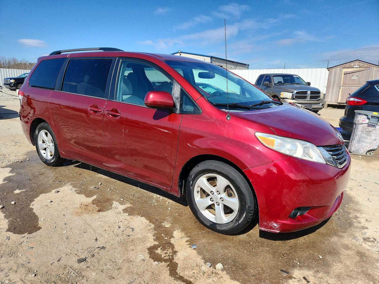 2014 TOYOTA SIENNA LE 8-PASSENGER photo 7