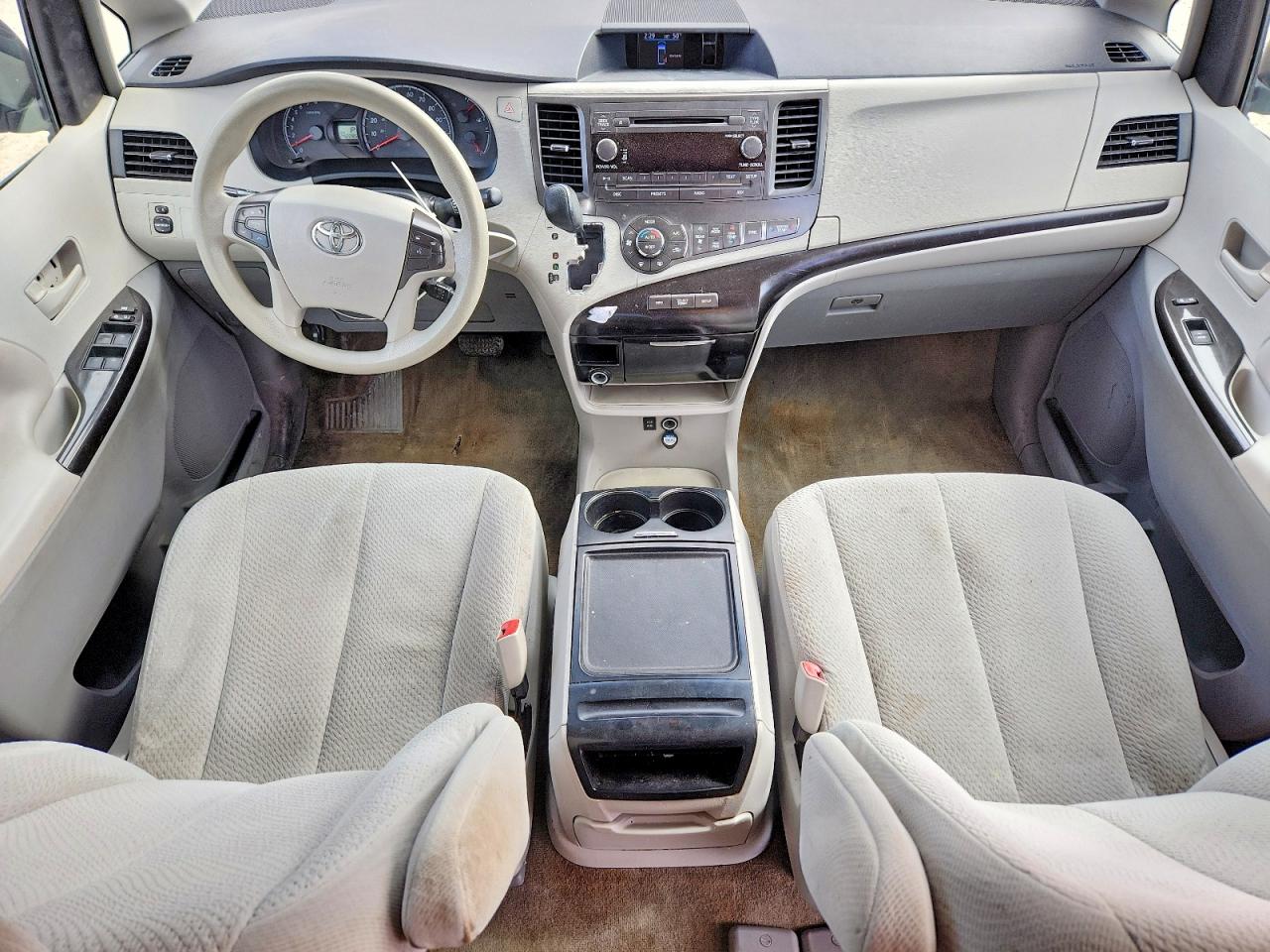 2014 TOYOTA SIENNA LE 8-PASSENGER photo 15