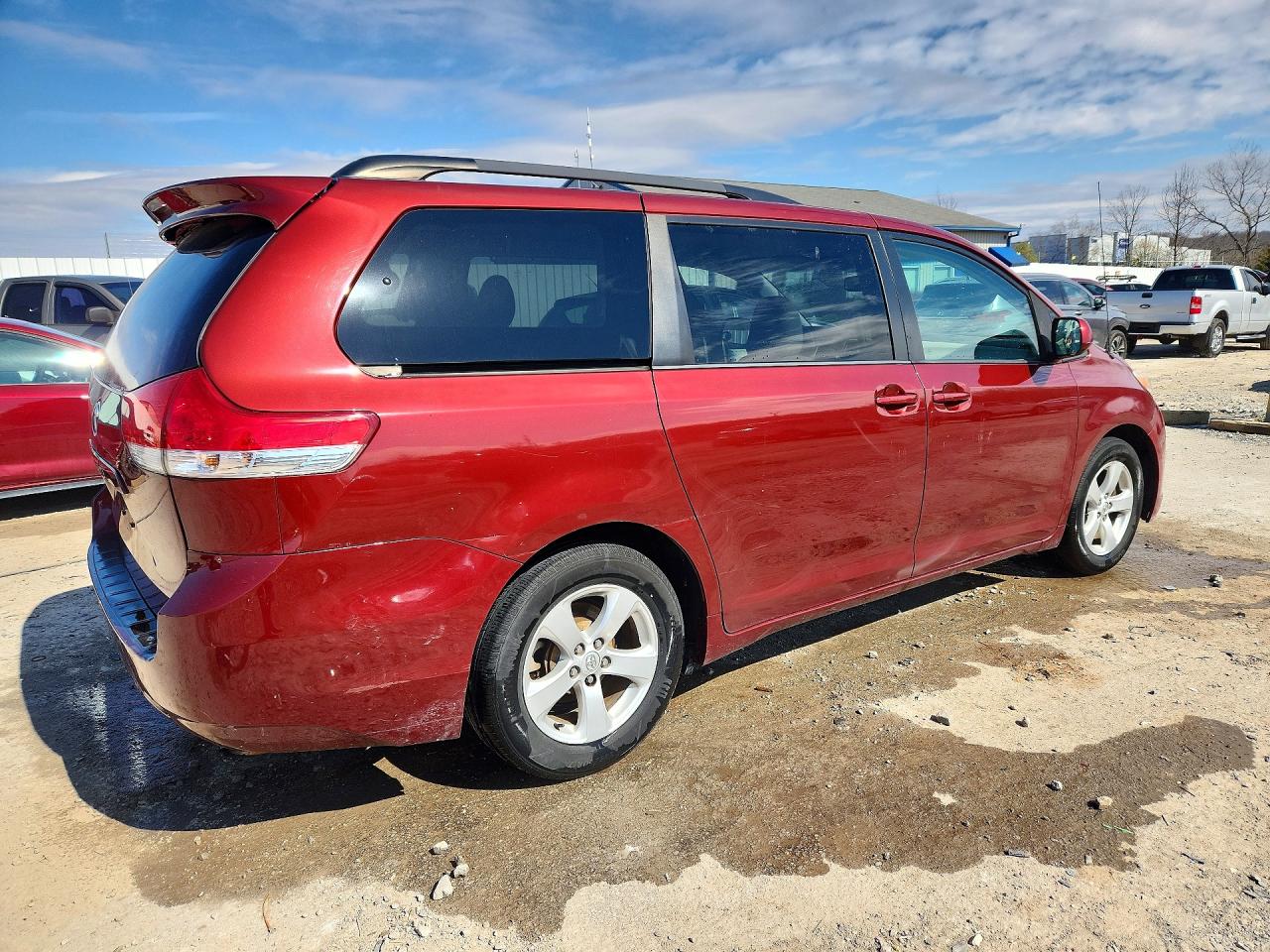 2014 TOYOTA SIENNA LE 8-PASSENGER photo 5