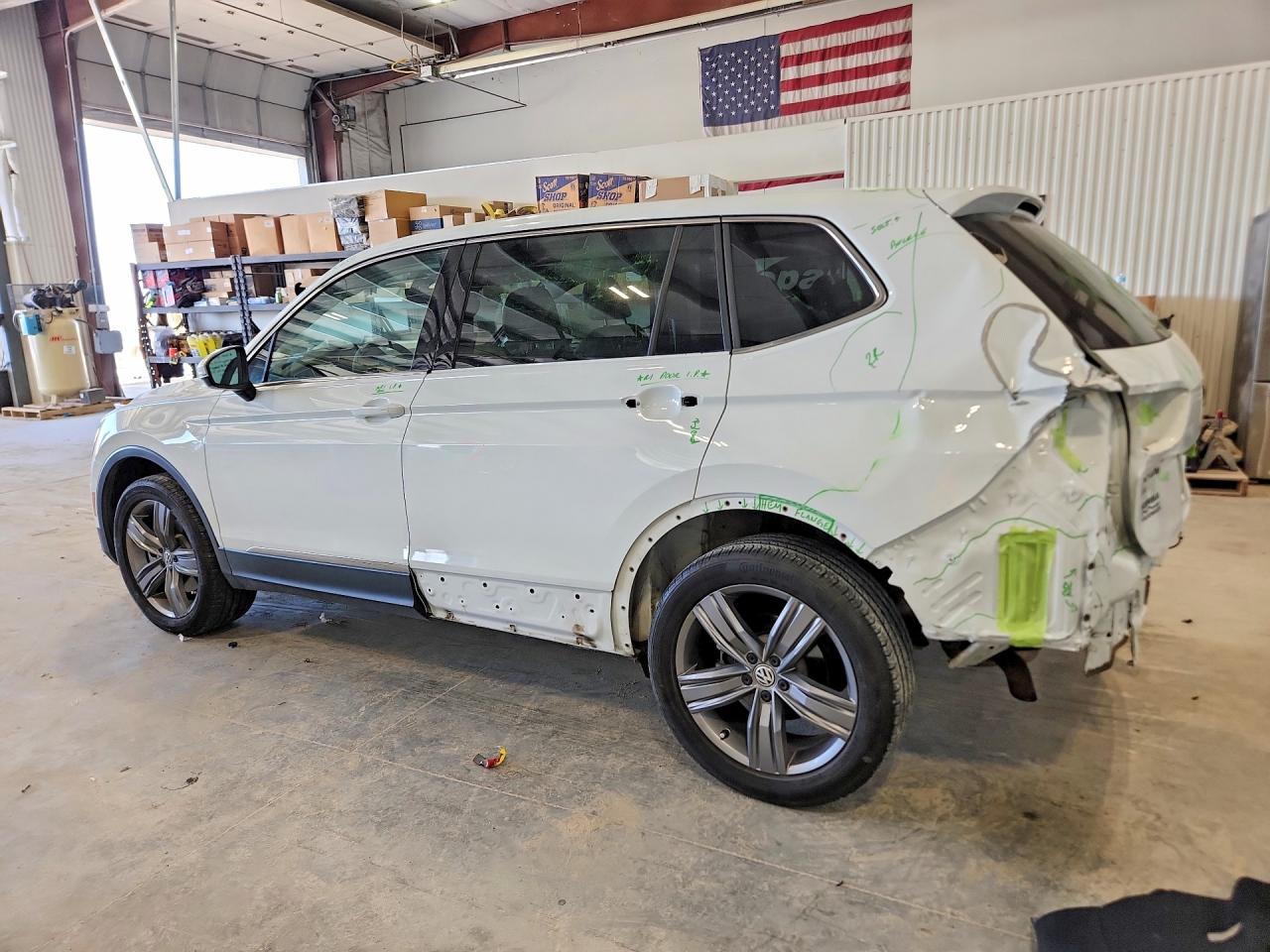 2021 VOLKSWAGEN TIGUAN SE photo 2