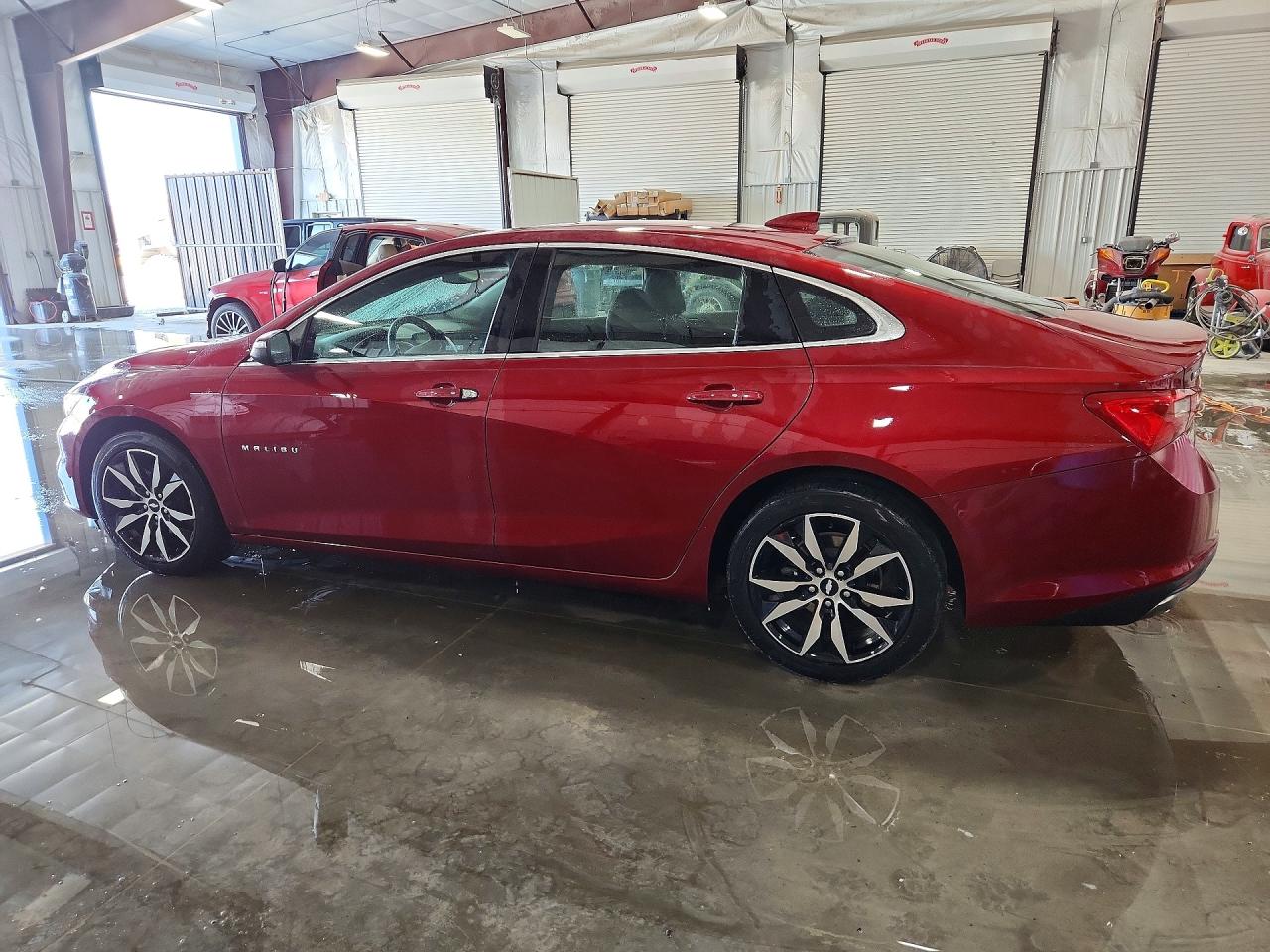 2018 CHEVROLET MALIBU LT photo 2