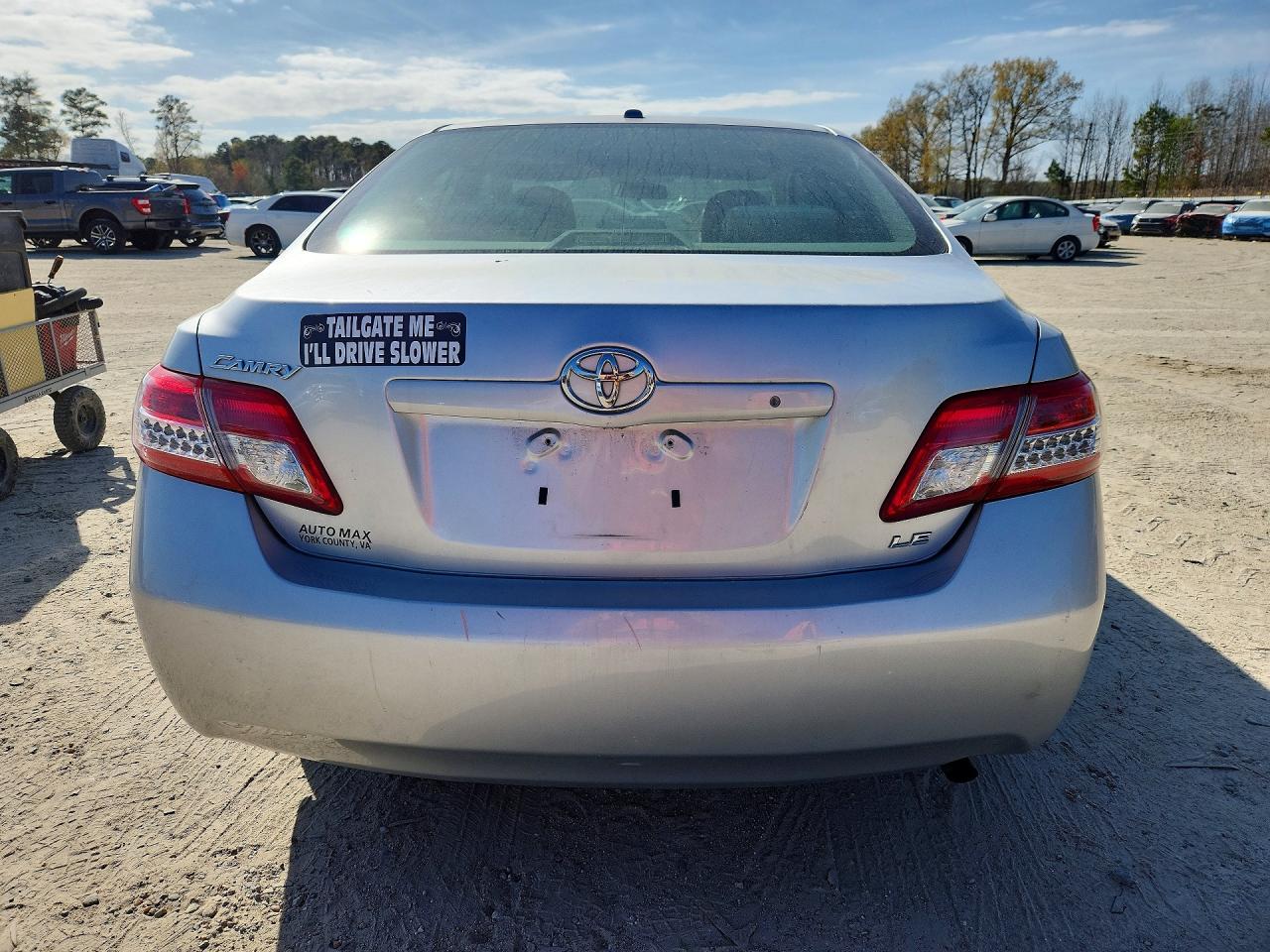 2010 TOYOTA CAMRY LE photo 6