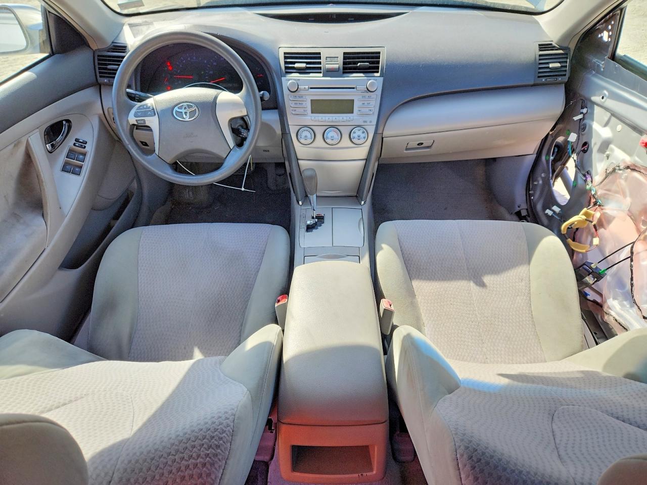 2010 TOYOTA CAMRY LE photo 8