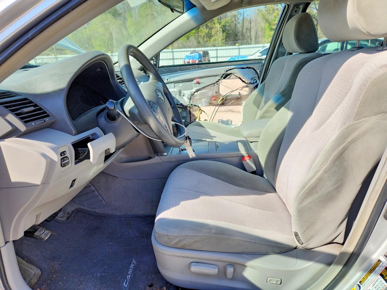 2010 TOYOTA CAMRY LE photo 7